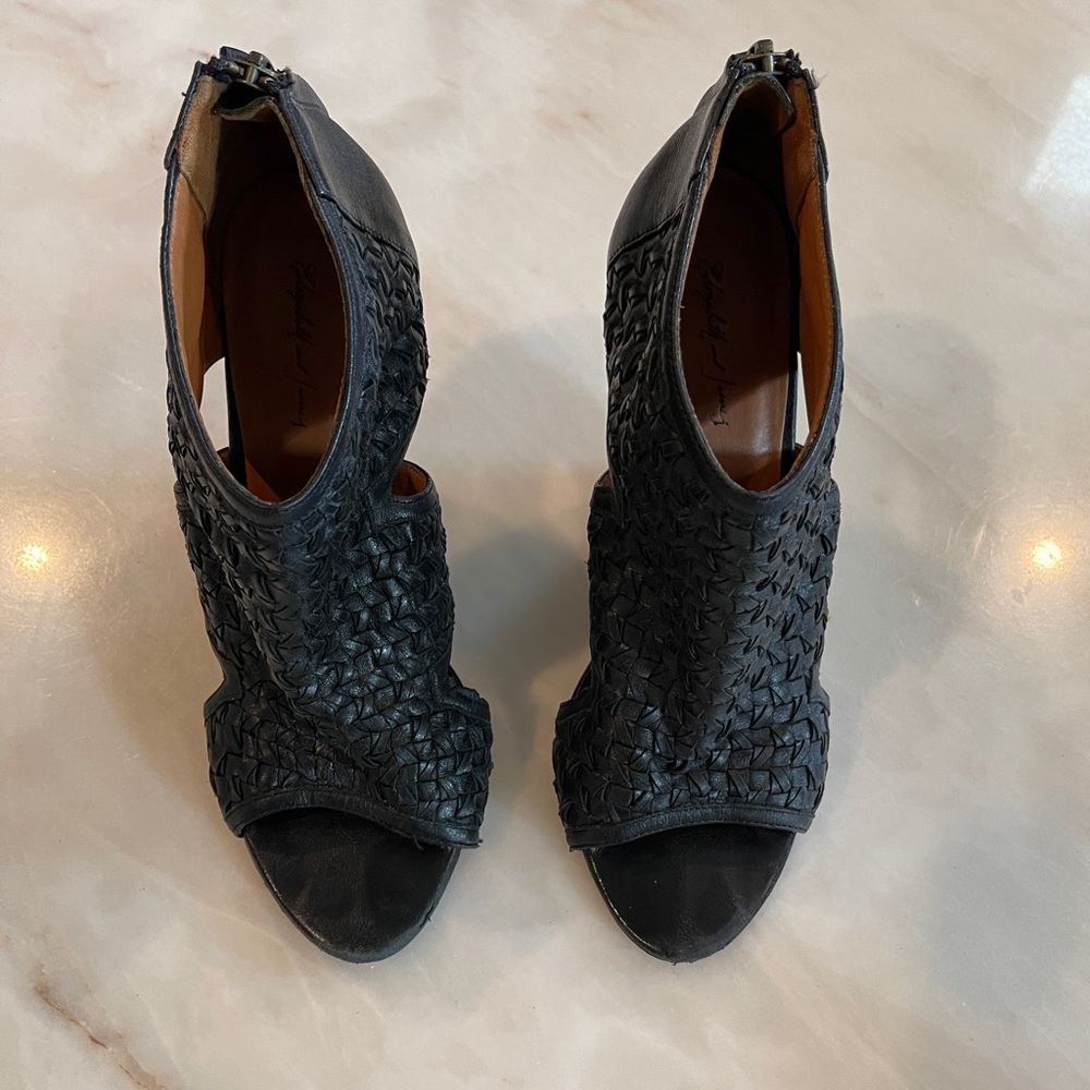Elizabeth and James Black Leather Wedge Sandals w/ back Zipper. Booties 9B